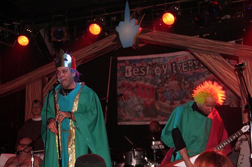 destroy_everything_christmas_rf0483